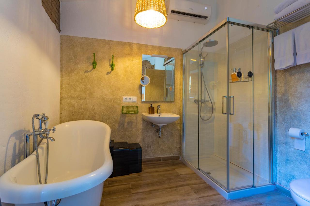 Hotel Torre Barcelona Сант-Кугат-дель-Вальес Экстерьер фото